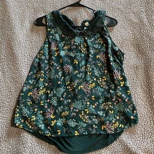 🖐🏼 5 for $25 Lauren Conrad green floral tank top